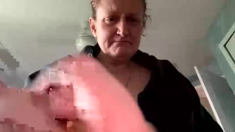 kellilyn10 online show from April 2, 8:50 pm