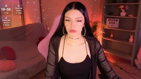 Kelly online show from June 2, 6:03 am