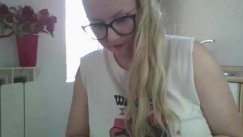 Emmie online show from April 22, 9:50 am