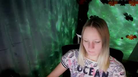 Snapshot of kelly_lly chatting on October 20, 12:41 pm Kelly online show from October 20, 12:41 pm