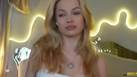 kelly_peachpiee online show from November 17, 5:52 am