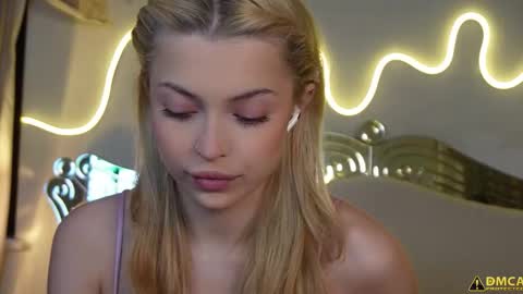 kelly_peachpiee online show from November 27, 5:21 am