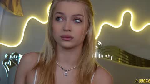 kelly_peachpiee online show from November 14, 5:18 am