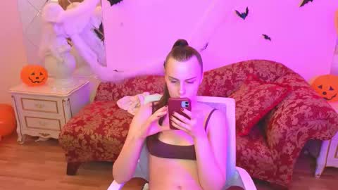 Snapshot of kellycartie chatting on October 20, 12:30 pm Im Kelly online show from October 20, 12:30 pm