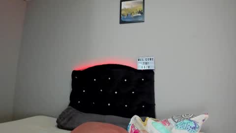 Snapshot of kellymillian_ chatting on October 19, 10:12 pm kellyMillian online show from October 19, 10:12 pm