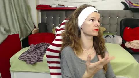 kelly online show from November 24, 8:33 pm