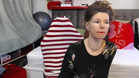 kelly online show from March 17, 11:47 am