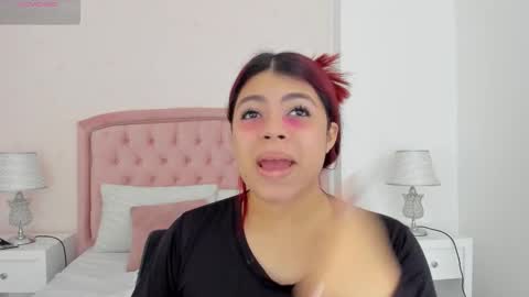 Kendall online show from November 22, 7:11 am