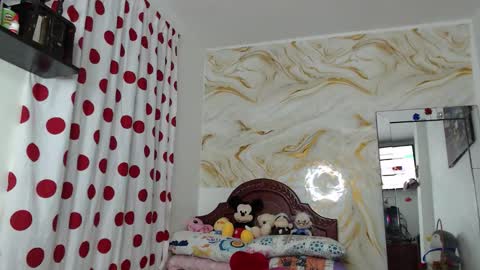 kendall  online show from February 25, 5:06 am