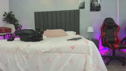 Kendra London online show from March 23, 11:16 am