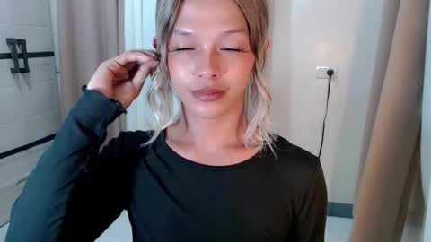 kendra_lunaxx online show from July 13, 9:32 am