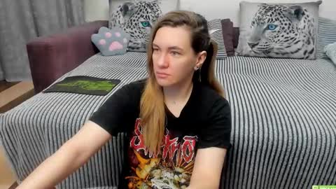 Kendra online show from April 12, 10:45 pm