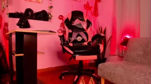 kenia_thompsom01 online show from March 21, 2:38 am