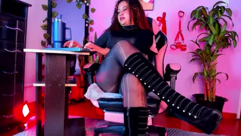 kenia_thompsom01 online show from February 20, 12:09 am