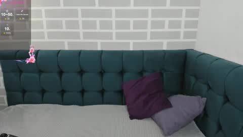 Snapshot of ketrinwhite chatting on October 16, 1:52 am KatrinaKetrin online show from October 16, 1:52 am