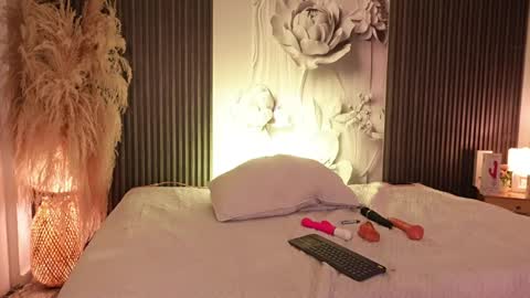 Ketzia online show from March 31, 5:51 am