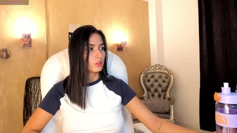 Snapshot of khloe_houston chatting on February 3, 2:24 pm Khloe online show from February 3, 2:24 pm