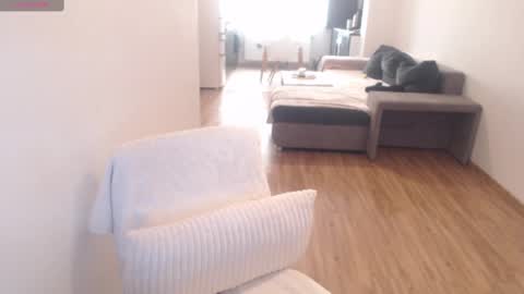 Khloe online show from February 25, 1:21 pm