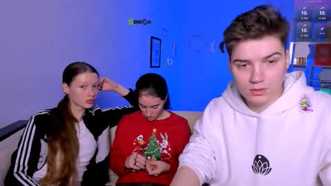 khloebeauty online show from December 2, 8:22 pm