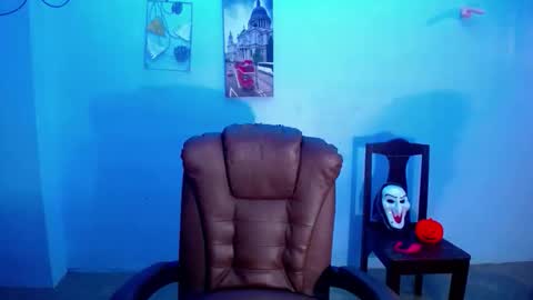 Kiana online show from November 2, 8:40 am