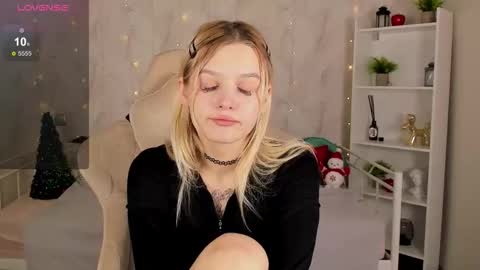 Kiana online show from December 18, 6:07 am