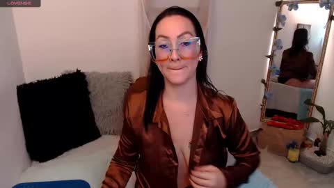 Snapshot of kiara_bermont chatting on January 27, 7:03 pm Kiara Bermont online show from January 27, 7:03 pm