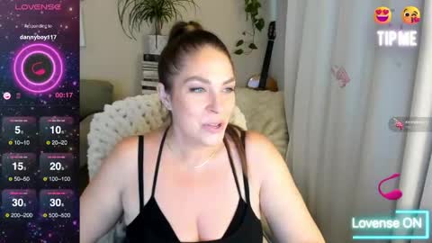 Kiera Reines online show from May 28, 2:31 am