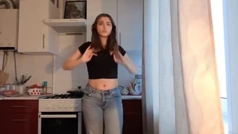 Ola my name is Lissa  Lets hit 10 Thumbs Up together   online show from April 6, 2:40 pm