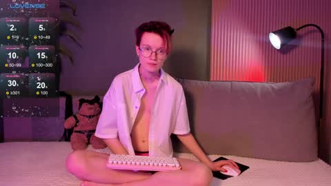 kiki_blue_eyes online show from January 19, 4:22 am
