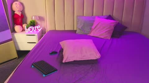 kimberlly_smith online show from July 9, 12:02 am