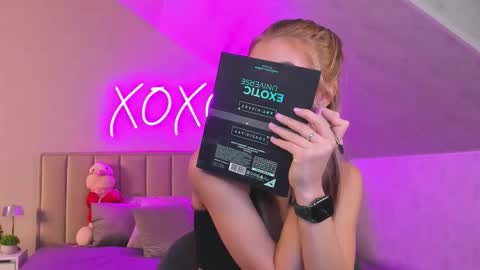 kimberlly_smith online show from November 20, 1:06 am