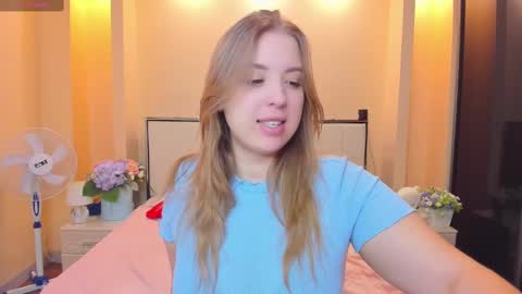 Snapshot of kimberly_mm chatting on December 10, 7:05 am kimberly_mm online show from December 10, 7:05 am