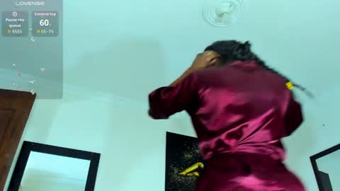 Kimberly Banks online show from April 3, 7:12 pm