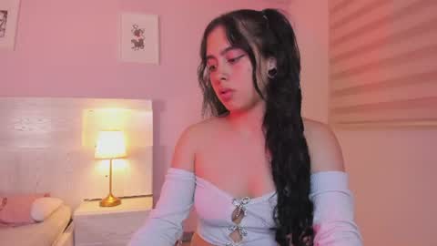 kimdyy_ online show from June 15, 7:25 pm