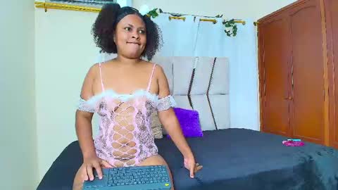 kimi__01 online show from April 15, 6:52 pm