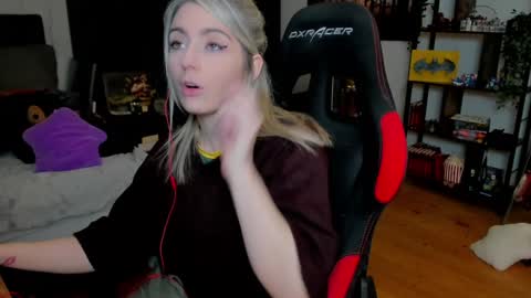 Wolfs Girl online show from March 14, 7:48 pm