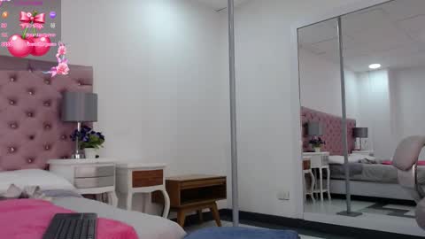 Kimm  online show from November 25, 11:49 pm