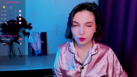 Snapshot of kindhazelhere_ chatting on October 20, 8:28 am Hazel online show from October 20, 8:28 am