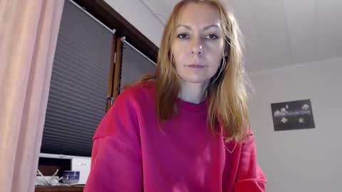 sexysexyhotwetpinkredpussy online show from September 16, 7:55 pm