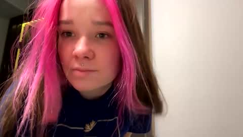 kinkykitty1997 online show from April 2, 3:48 am