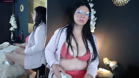 Snapshot of kinkyy_mom chatting on October 7, 4:33 pm kinkyy_mom online show from October 7, 4:33 pm