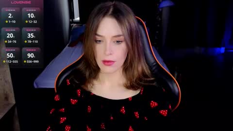 kira_noir_ online show from February 19, 10:37 am