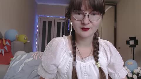 Snapshot of kiragoldens chatting on September 23, 6:44 am KiraGoldens online show from September 23, 6:44 am
