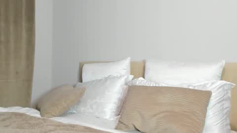 Kira online show from February 5, 8:01 pm