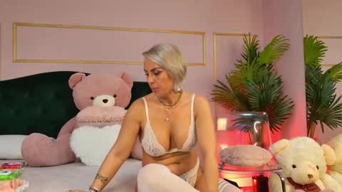 Kirra online show from March 6, 5:41 pm