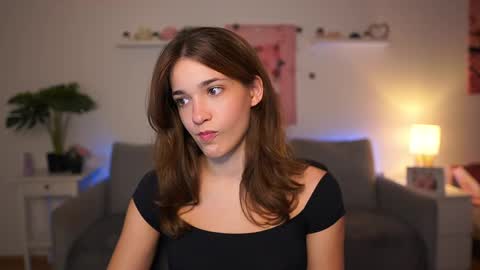 Sisi online show from October 7, 1:15 pm