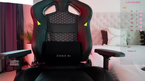 kissing33 online show from December 3, 6:54 pm