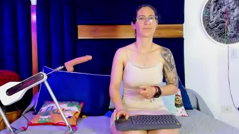 Kissing Company online show from April 14, 8:25 am