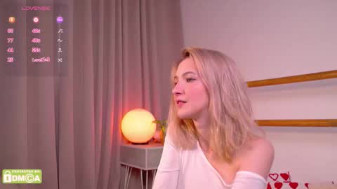 Snapshot of kisskiss_muah chatting on October 1, 2:22 pm Kate  online show from October 1, 2:22 pm