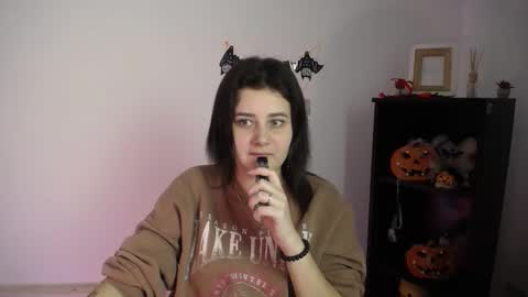 kissleoxx online show from November 10, 1:50 pm